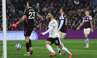 Salah cứu Liverpool thoát thua